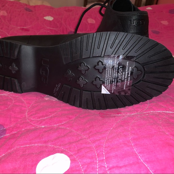 NEVER WORN Men’s UGGS - Picture 4 of 5